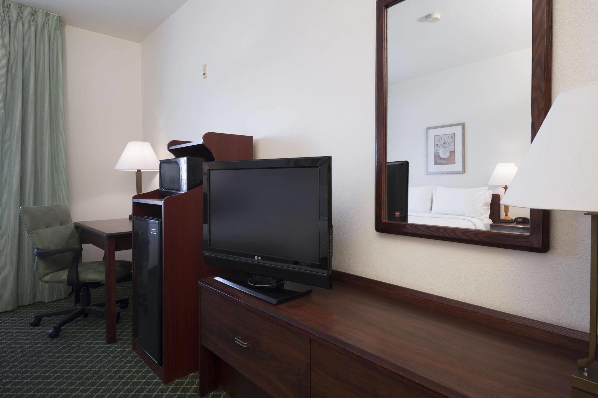 Fairfield Inn By Marriott Tracy Exteriör bild